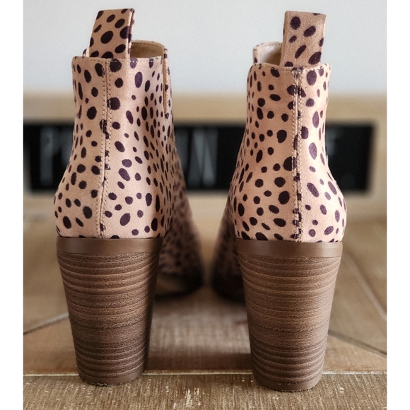 . Forever 21 Cheetah Pointed Heeled Ankle Booties - Picture 9 of 16